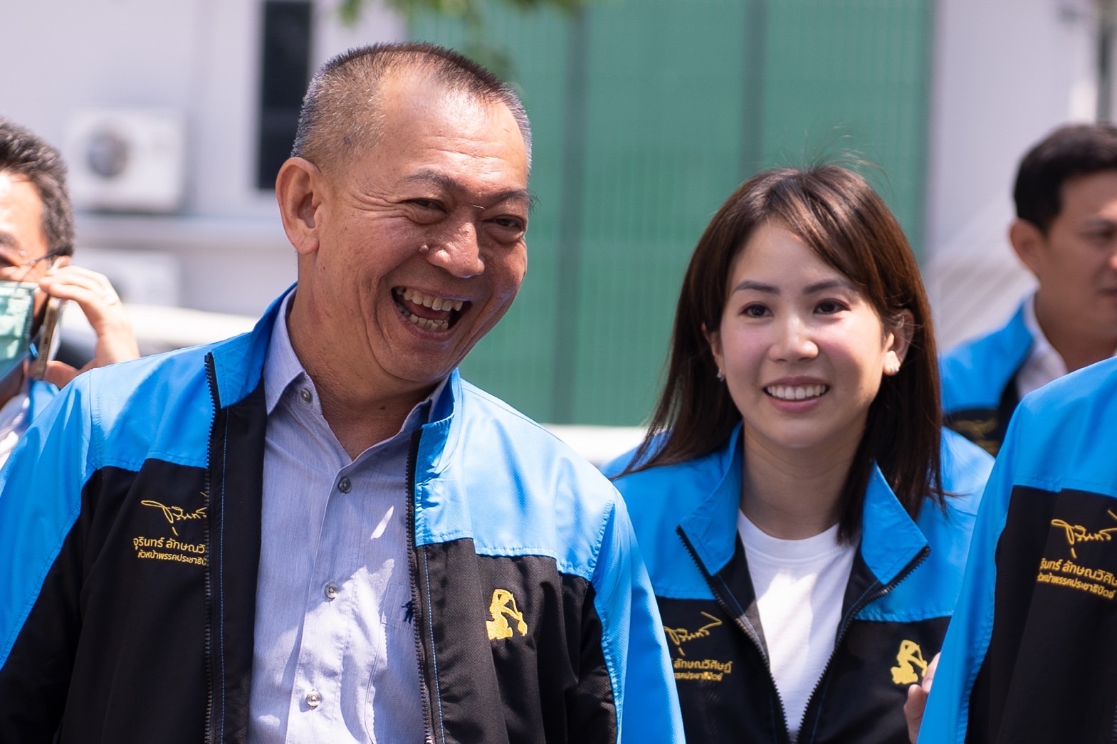 "เฉลิมชัย-จิตภัสร์" นำทัพปักธงชัยปชป.ลั่นกลองรบมุ่งสู่ชัยชนะทุกเขต ยันจะไม่ทำให้ผิดหวัง 