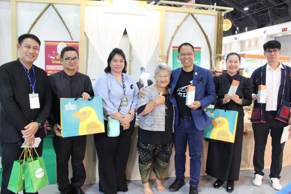 จังหวัดอ่างทอง ร่วมพิธีเปิดงาน OTOP City 2025 ภายใต้แนวคิด “Heaven’s Gift  A Legacy of Giving ของขวัญจากฟ้า