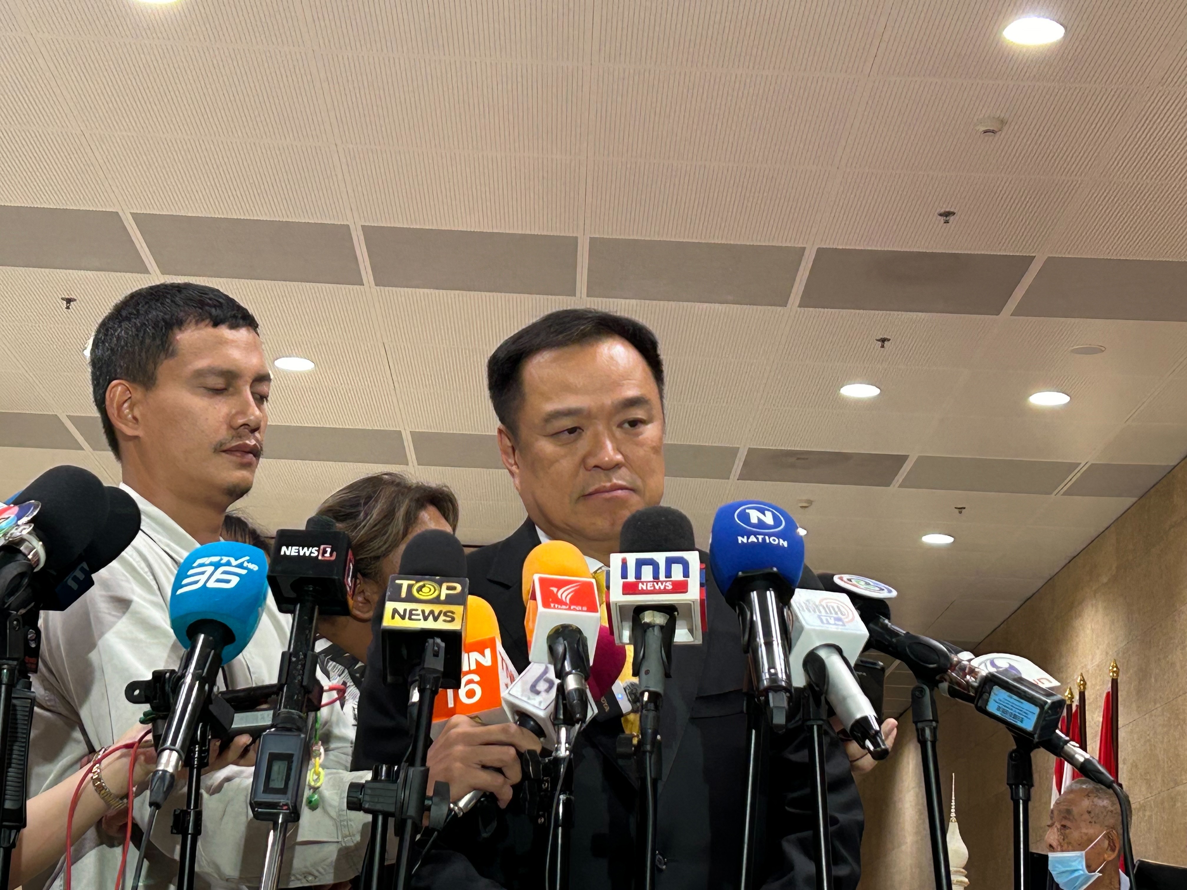 “อนุทิน” ปัดนายกฯส่งสัญญาณปรับครม.จับตาประชุมใหญ่พรรค 24 มี.ค.นี้ ดึงคน “คนรุ่นใหม่” เข้าทำงาน