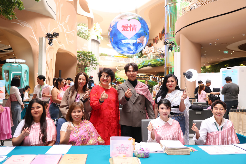 NEXTOPIA - สำนักงานเขตปทุมวัน สร้างโมเมนต์หวานใจกลางสยาม คู่รักร่วมจดทะเบียนสมรสในงาน “Everlasting LOVE รักษ์นิรันดร์@ปทุมวัน”