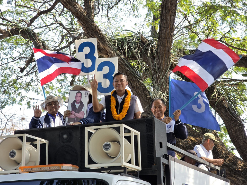 “ผู้ใหญ่เปี๊ยก” ลุยโค้งสุดท้าย! นำรถอีแต๋นแห่หาเสียงทั่วปราณบุรี–หัวหิน ขอคะแนน เขต 2 เบอร์ 3 พรรคภูมิใจไทย