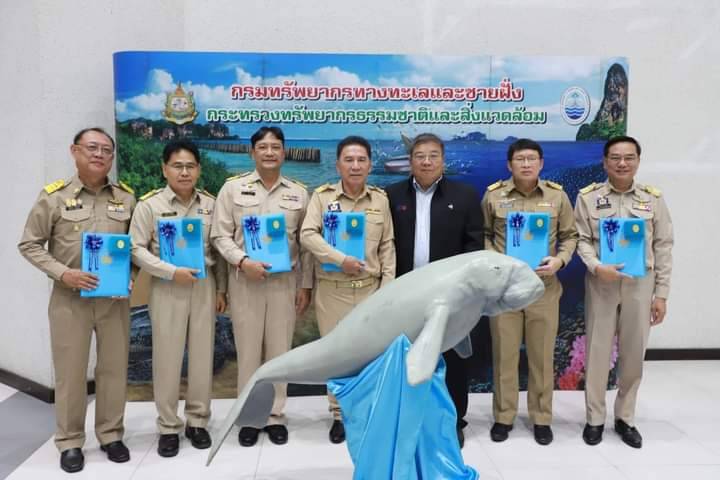 นายก อบจ.อุตรดิตถ์ นำทีมผู้บริหารฯ รับมอบเข็มเครื่องหมายเชิดชูเกียรติยศยิ่ง “รักษ์ทะเลยิ่งชีพ” จาก ทส.