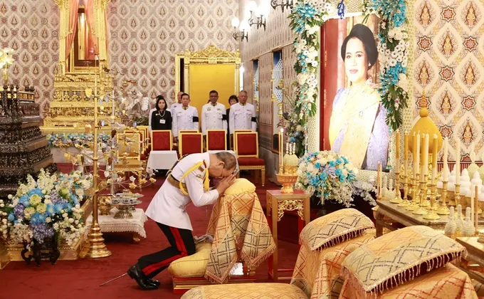 พลเอก พระวรวงศ์เธอ พระองค์เจ้าเฉลิมศึก ยุคล  บำเพ็ญพระราชกุศลถวายพระบรมศพ สมเด็จพระพันปีหลวง
