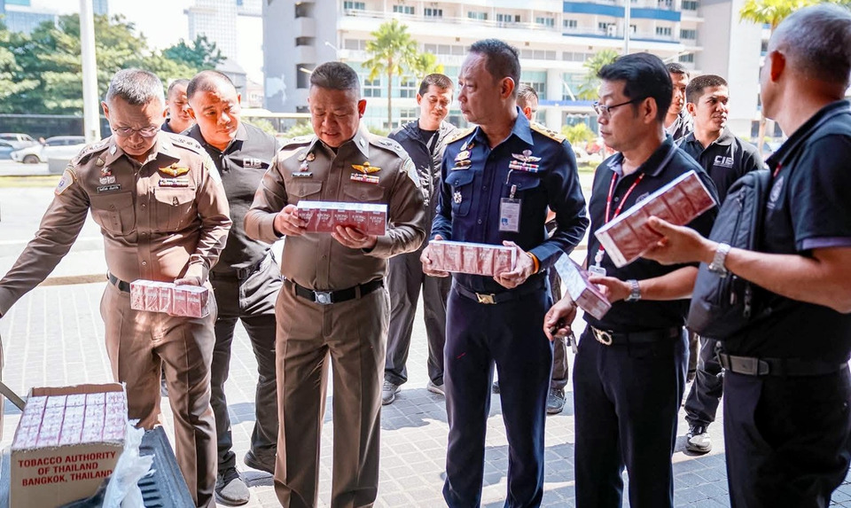 รวบคาถนนกาญจน์ หนุ่มขนบุหรี่เถื่อน 35,000 ซอง ลอบจากชายแดนส่งกรุง