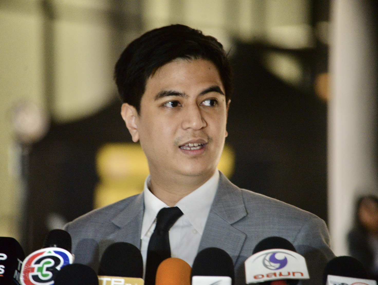 'พริษฐ์' บี้ 'นภินทร' แจงปมโกง สว. แฉพิรุธเซ็นใบลาออก-จี้ กกต. ฟ้อง 229 รายชื่อ