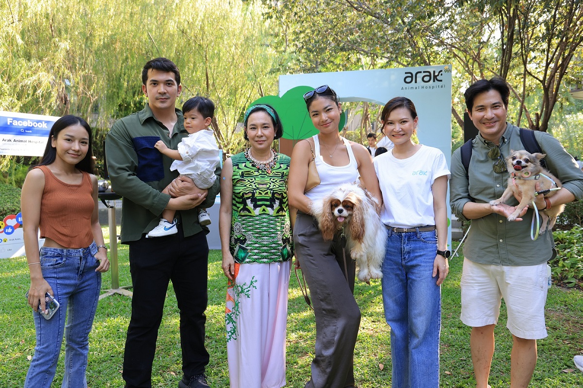 "เชฟเพนนี-แต๊งค์ พงศกร" พร้อมเหล่าคนดัง ขนทัพเจ้าสี่ขาร่วมงาน “Pawrents Day by Arak Family”      