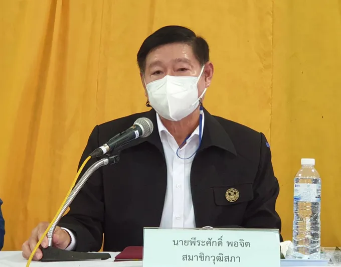 "พีระศักดิ์" ยันจุดยืนยกมือโหวตผ่านร่างแก้ รธน.วาระ 3 