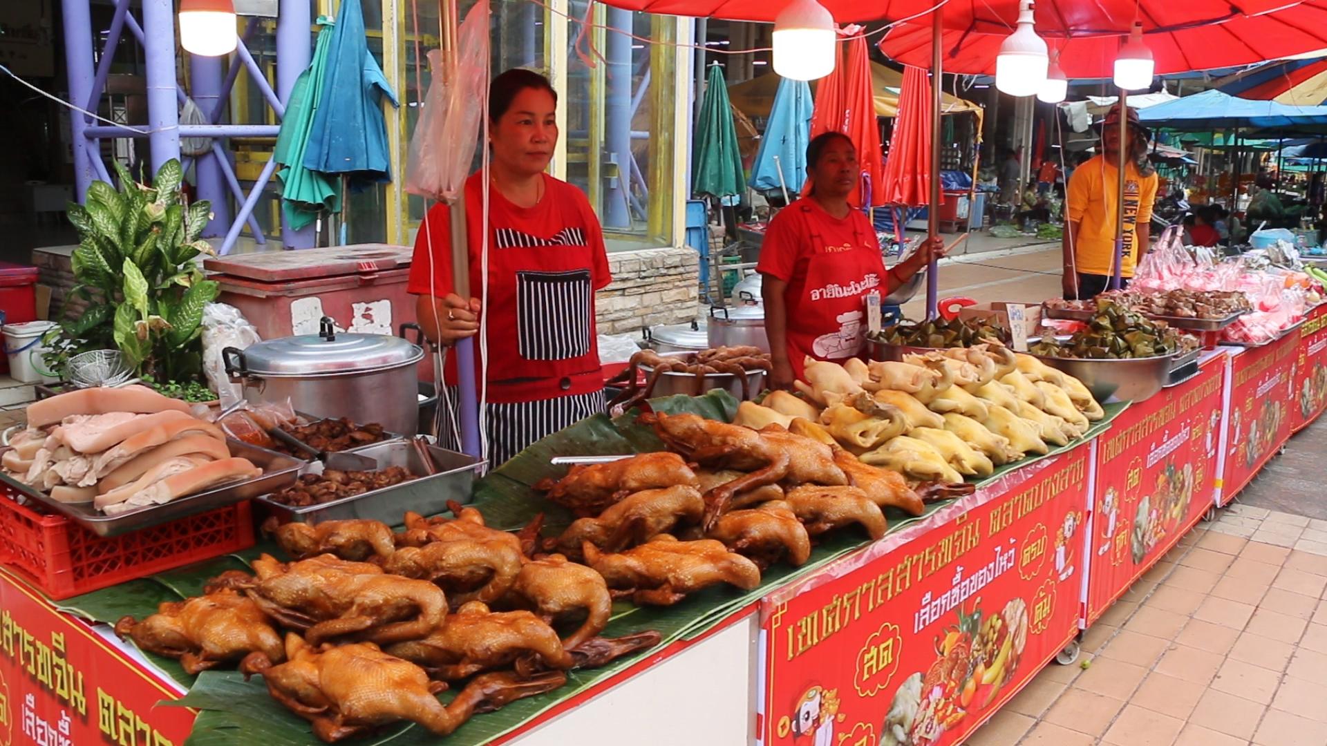 สารทจีนขอนแก่น ยังเงียบลูกค้าเลือกซื้อของไหว้บางตา ตลาดสดจัดมหกรรมของไหว้ราคาพิเศษขนมเข่ง-ขนมเทียนเริ่มต้นเพียงชิ้นละ 8 บาท
