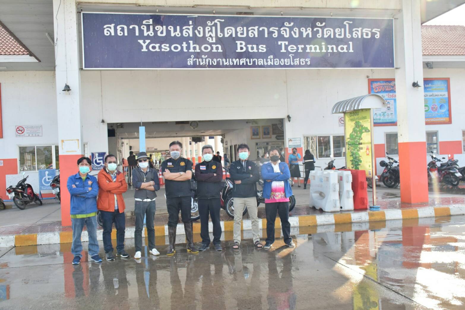 เทศบาลเมืองยโสธรล้างทำความสะอาดสถานีขนส่งป้องกันโควิด-19