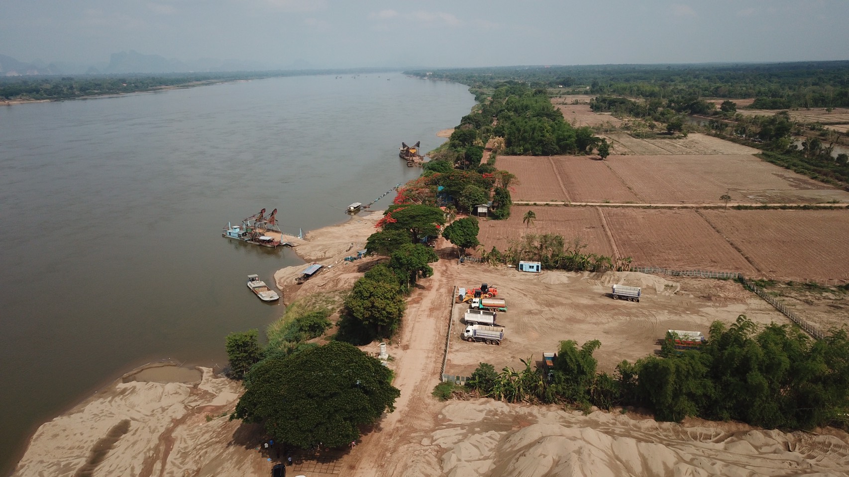 ผู้ว่าฯ นครพนม สั่งสอบท่าทราย เลี่ยงภาษี นับ 10 ล้าน จ่อถอนใบอนุญาต ขึ้นแบล็กลิสต์