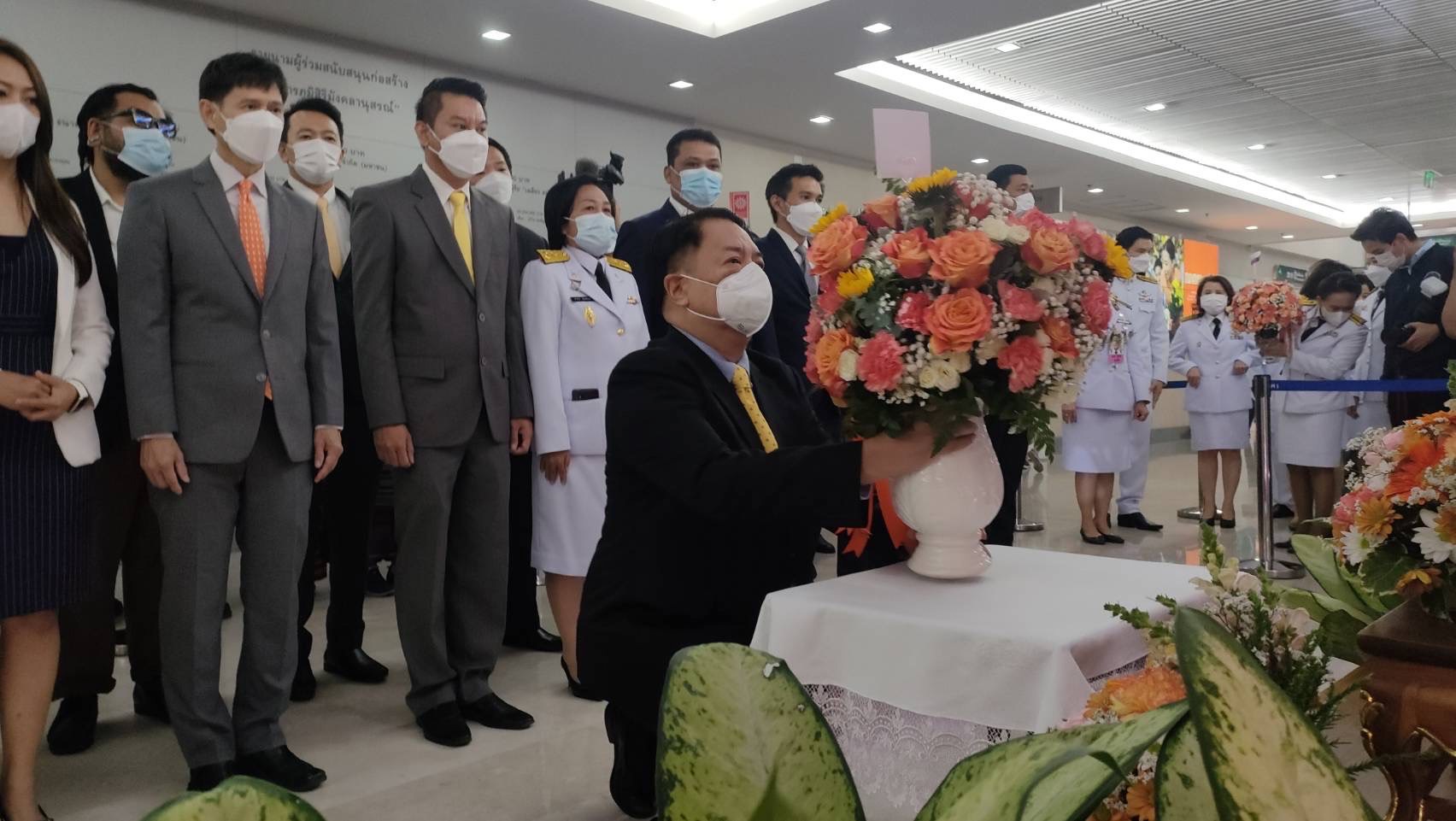 “สุรนันทน์” พร้อมผู้ประสานงานพรรคสร้างอนาคตไทย ร่วมลงนามถวายพระพรเจ้าฟ้าพัชรกิติยาภาฯ 