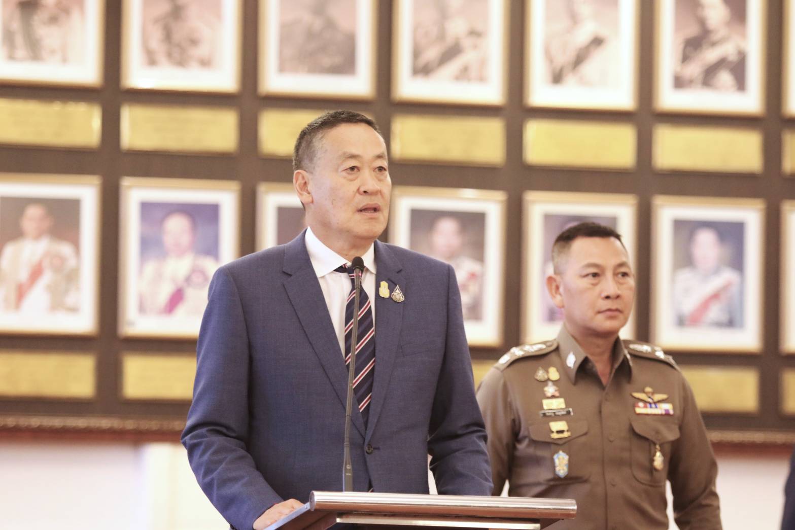 นายกรัฐมนตรีกำชับที่ประชุม ก.ตร.ให้ก้าวข้ามความขัดแย้ง ขอกลับมาดูแลประชาชน 