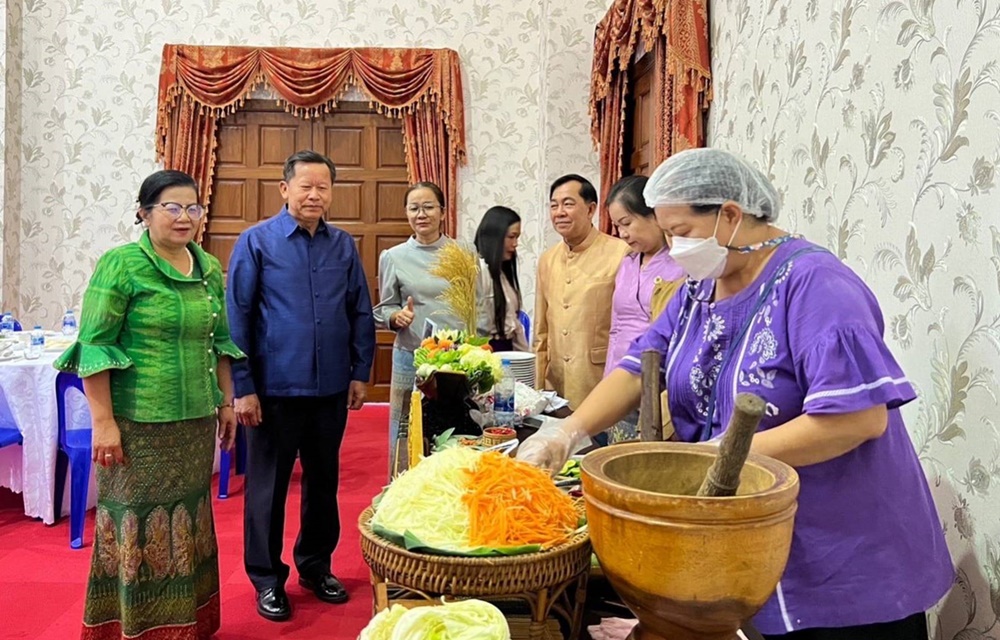 วิทยาลัยอาชีวศึกษาเอี่ยมละออ โชว์เมนูอาหารพื้นเมืองในงานเลี้ยงอาหารค่ำสถานเอกอัครราชทูต สปป.ลาว ประจำประเทศไทย