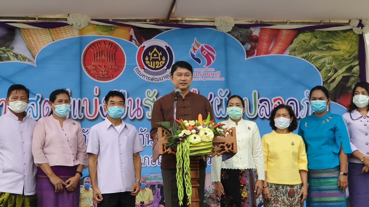 จ.ประจวบฯเปิดงานตลาดสตรีแบ่งปันรัก ปลูกพืชผักปลอดภัย สนับสนุนการขับเคลื่อนแผนปฏิบัติการ 90 วัน ปลูกผักสวนครัว เพื่อสร้างความมั่นคงทางอาหาร