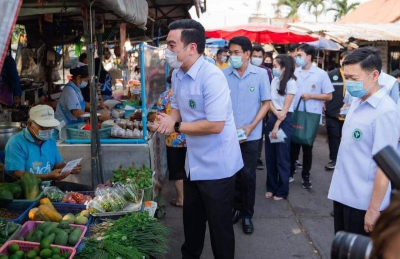 ที่ปรึกษารมช.สาธารณสุขลงพื้นที่สร้างความมั่นใจทั้งผู้ซื้อและผู้ขายสินค้า        