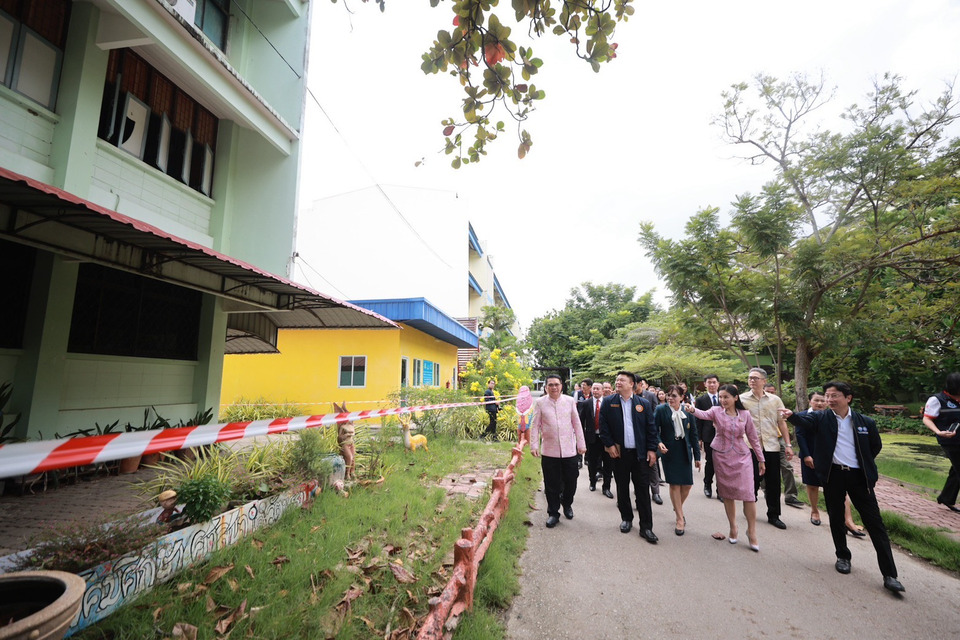 “รมว.นฤมล”ตรวจเยี่ยมโรงเรียนศรัทธาสมุทร เร่งซ่อมอาคารเรียน พังจากแผ่นดินไหว พร้อมดันแผนปรับปรุงบ้านพักครูทั่วประเทศ 