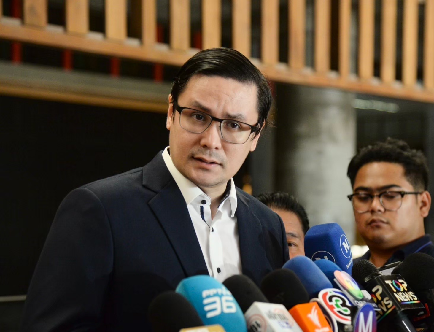 "รังสิมันต์" ยัน "กองทัพไทย" ทำเต็มที่สกัด "ว้าแดง" ตั้งฐานทัพในไทย  ให้เวลา 1 เดือนจัดการ แนะ "กต." ถกชาติมหาอำนาจกดดันอีกทาง 