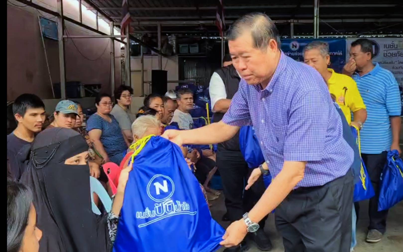 "นิพนธ์"  ลุยโรงครัวเนชั่นปันน้ำใจ ร่วมกับเครือข่ายกลุ่มพันธมิตร แนะรบ.ดูแผนระยะยาว ป้องกันน้ำท่วมในพื้นที่