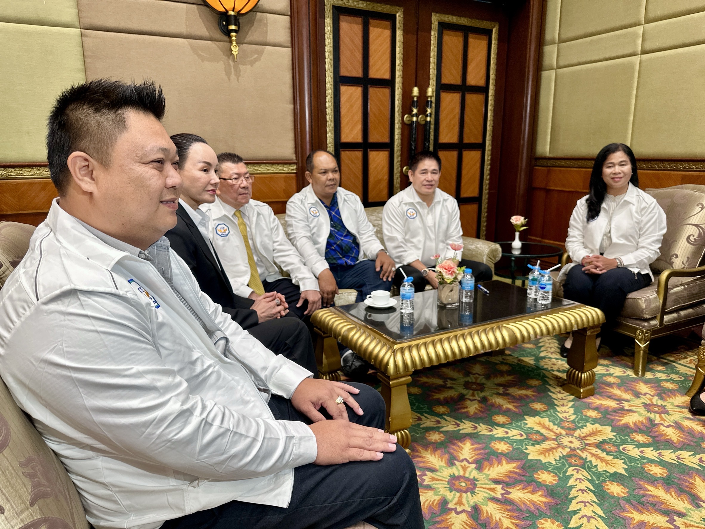 “ธรรมนัส” โชว์ตัว 2 ว่าที่นายก อบจ.“สมุทรสงคราม-หนองบัวลำภู” กล้าธรรมคว้าชัย  “สจ.จอย” โผล่ขอบคุณสนับสนุนจนชนะเลือกตั้ง 