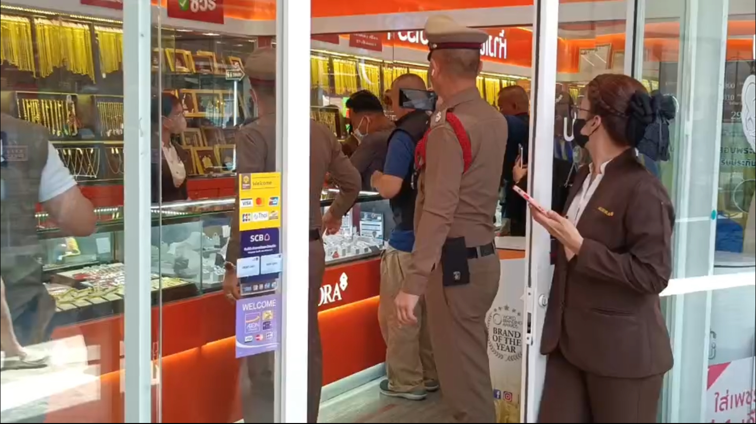 ตร.สายไหม นำคนร้ายก่อเหตุปล้นทอง ทำแผน