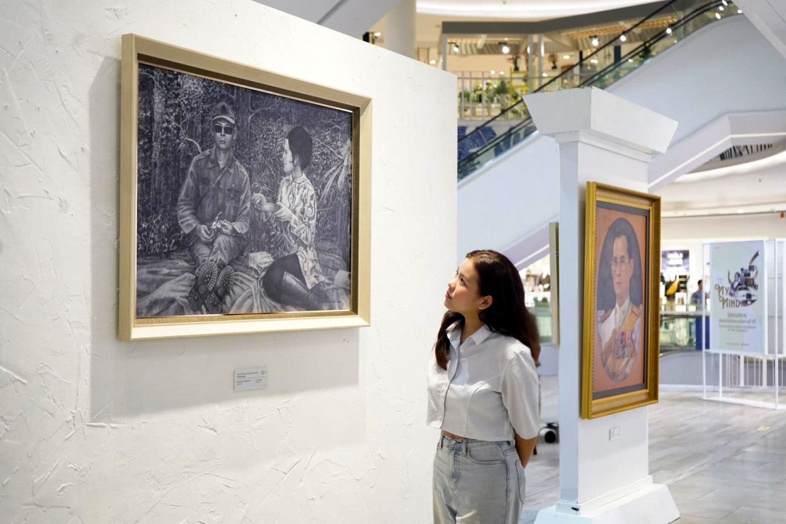 บลูพอร์ตร่วมกับ The Collections จัดนิทรรศการ"STILL ON MY MIND ธ สถิตในดวงใจนิรันดร์"น้อมรำลึก ร.9 