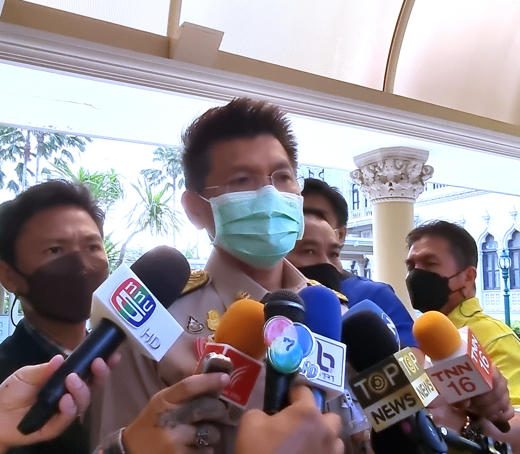 "สาธิต" วอนอย่าตื่นตระหนก ยัน "โอไมครอน" ยังไม่เข้าไทย