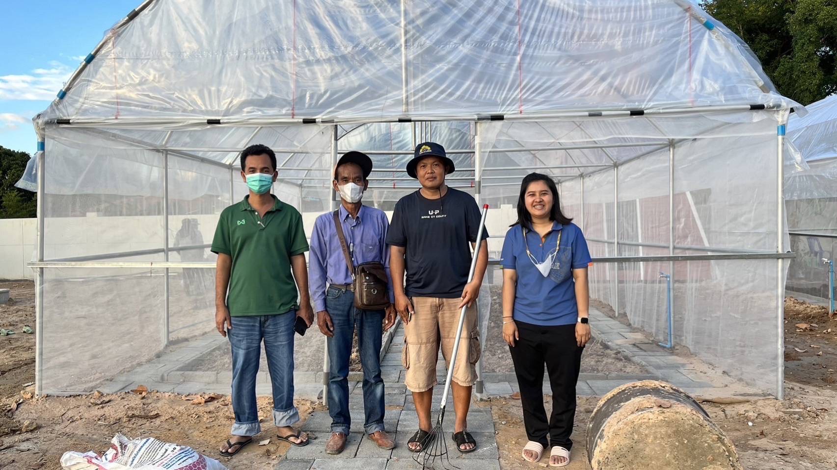 เกษตรอำเภอคำเขื่อนแก้ว เตรียมวางระบบน้ำอัตโนมัติ ปลูกแตงโมและพืชผักโรงเรือน ห้องสมุดประชาชน 