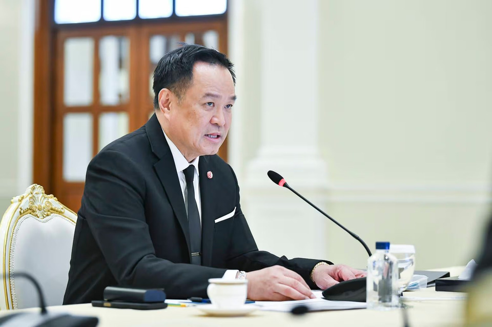 “อนุทิน” แจง ข่าวปลอม ปม สั่งหยุดยิงชายแดนไทย-กัมพูชา บอก “รักกันดีกับแม่ทัพกุ้ง” ชี้ เป็นวีรบุรุษของชาติเราตลอดเวลา