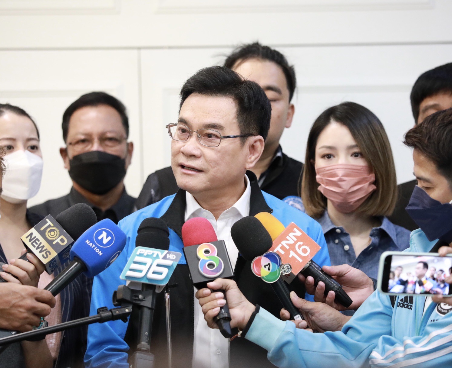 "จุรินทร์" ห่วงธนกิจการเมืองเข้ามาถอนทุน ทำลายประเทศ
