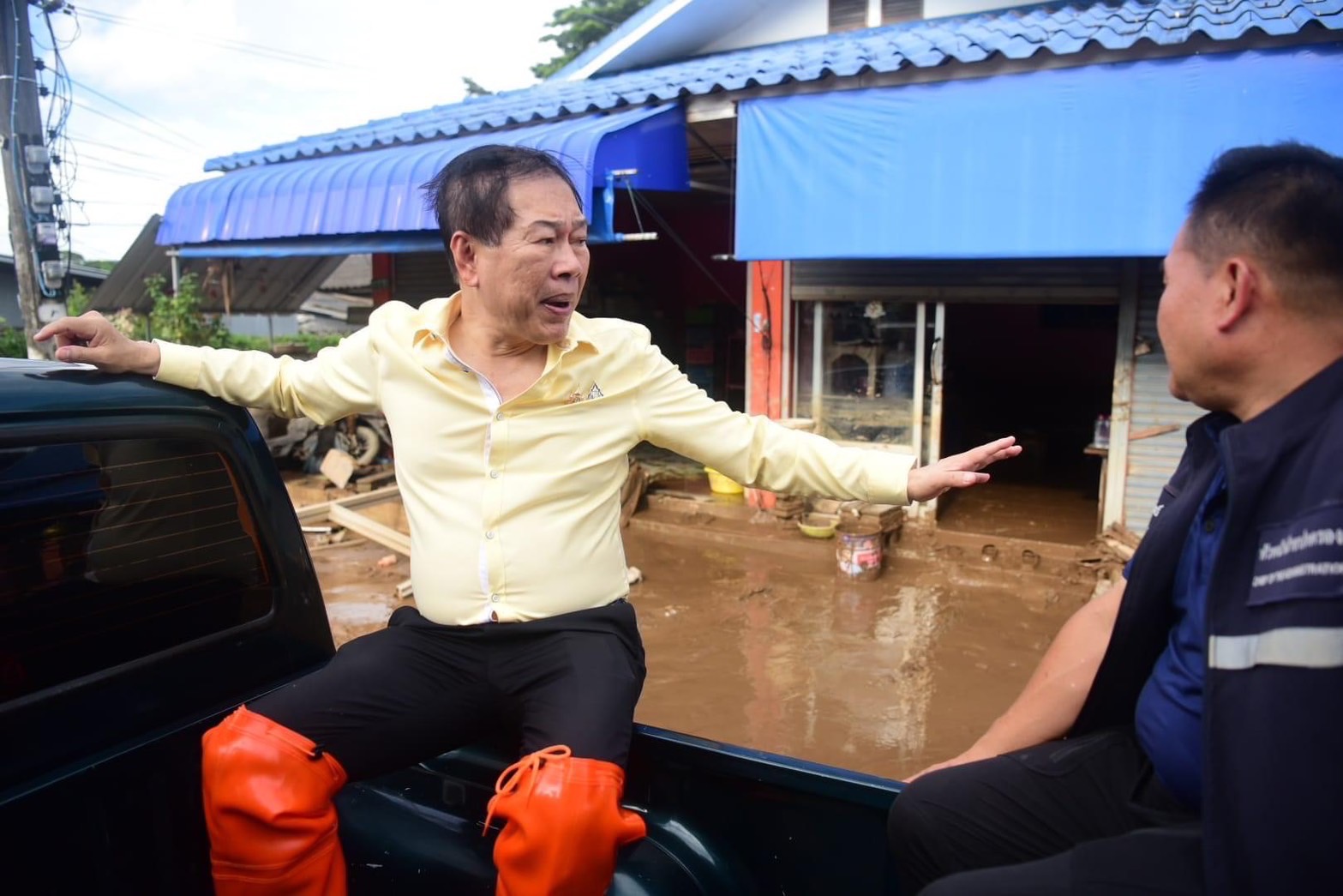 สภาเทศบาลเชียงรายอนุมัติงบเร่งด่วน 2,500 บาทเพื่อช่วยเบื้องต้นล้างทำความสะอาดบ้านรวมกว่าหมื่นหลังคา