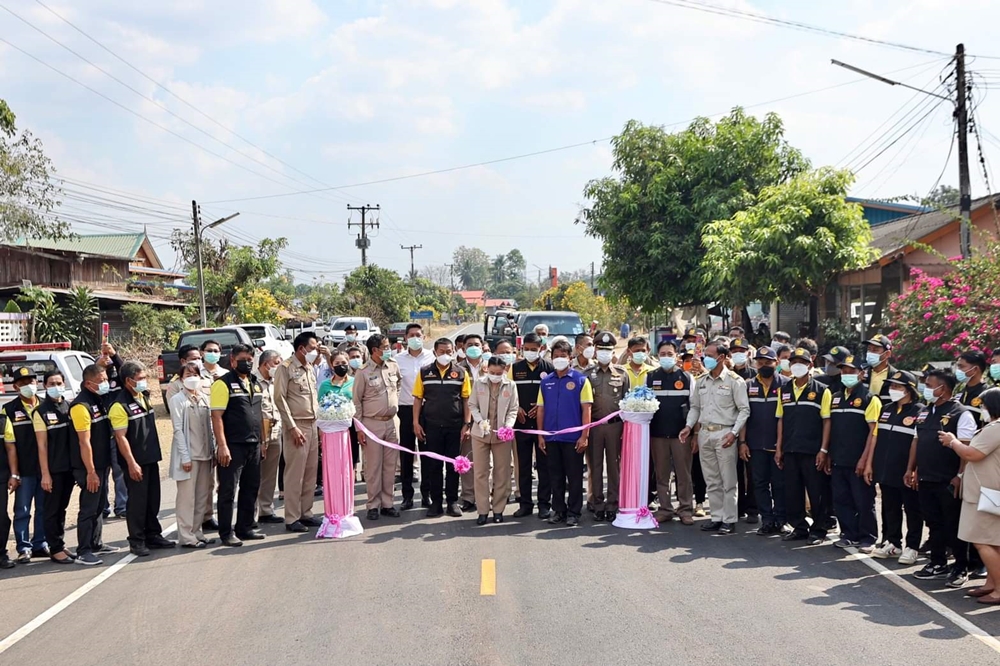 ชาวหนองบุญมาก เฮ! อบจ.โคราช ทุ่มงบ 12 ล้าน ซ่อมสร้างถนนเส้นทางสัญจรขนส่งสินค้าเกษตร 