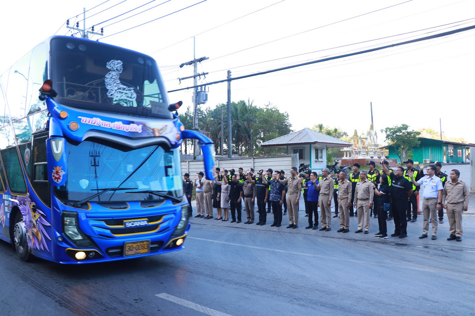 ผู้ว่าฯ สตูล ปล่อยขบวนประชาชน 810 คน เข้าเฝ้าฯ กราบถวายบังคมพระพันปีหลวง ครั้งที่ 4 