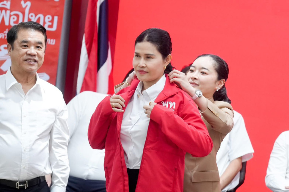 โคราชคึกคัก! ว่าที่ผู้สมัคร ส.ส.เพื่อไทย เขต 6 ลงพื้นที่แต่เช้า หวังโค่นแชมป์เก่า 3 สมัย