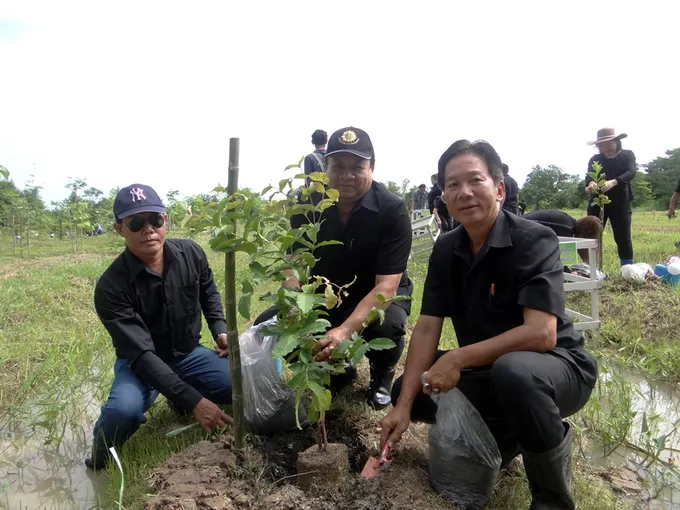 สสจ.สุโขทัย ร่วมกับนิคมสหกรณ์พระร่วง จัดโครงการปลูกป่าเฉลิมพระเกียรติสมเด็จพระเจ้าอยู่หัวมหาวชิราลงกรณบดินทรเทพยวรางกูร
