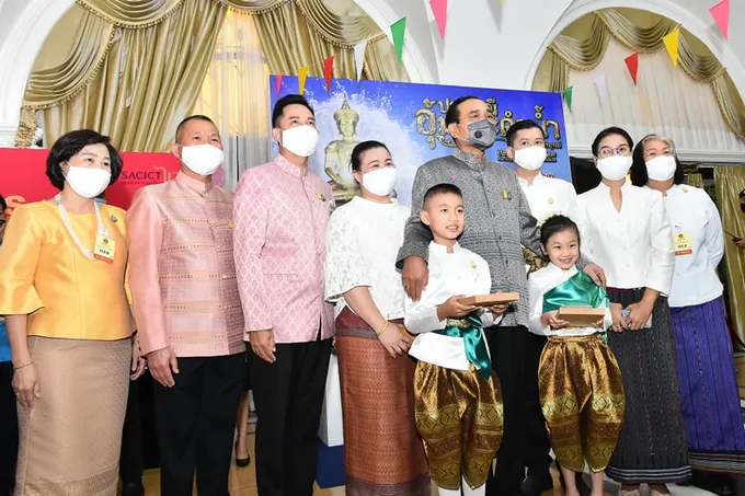 นายกฯ นำครม.เยี่ยมชมกิจกรรมการจัดงานประเพณีอุ้มพระดำน้ำ จ.เพชรบูรณ์ ปี 2563    