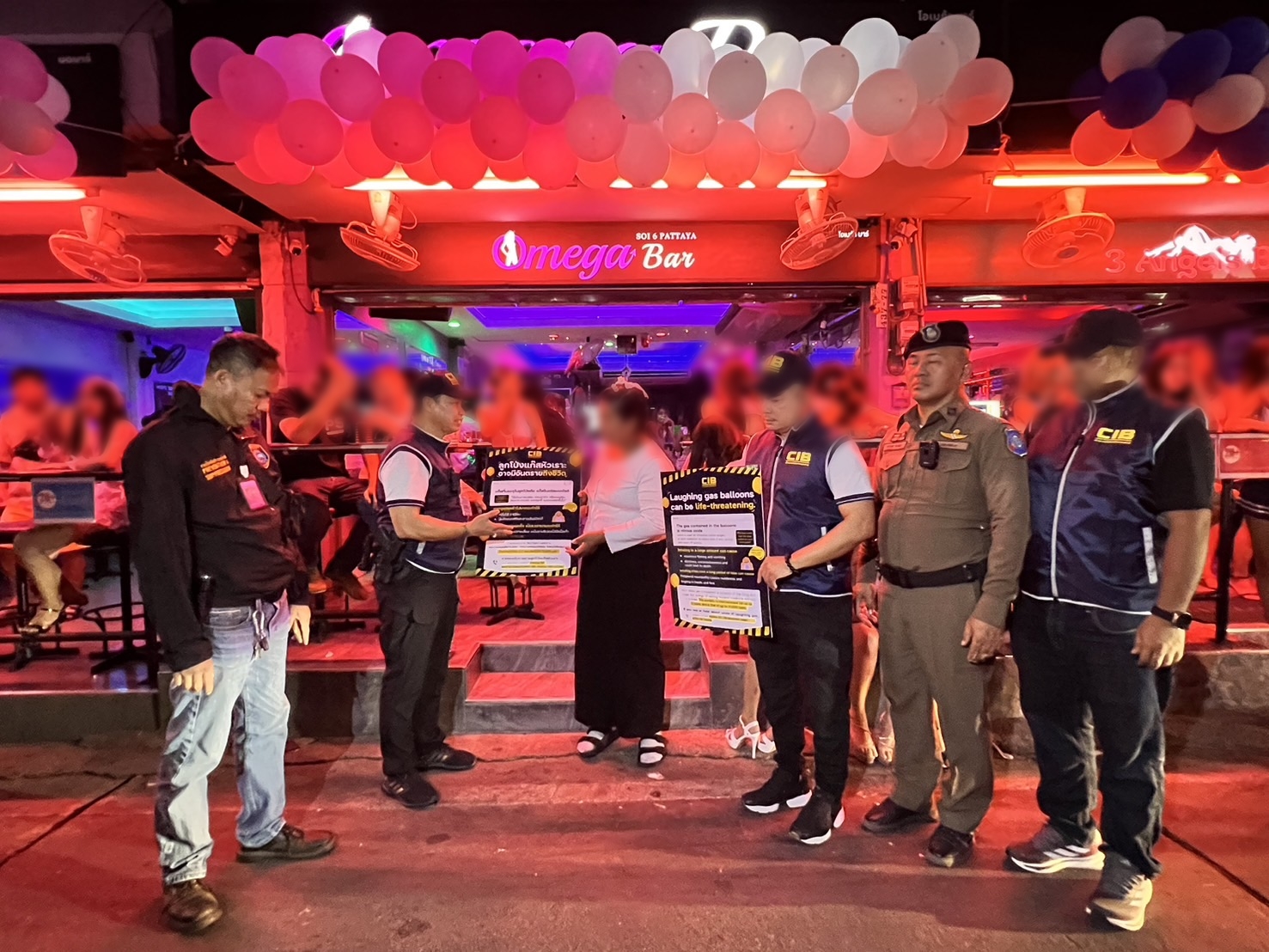 ปคม.สนธิกำลัง ตร.พัทยา-ท่องเที่ยว ตรวจสถานบริการ ห้ามจำหน่ายลูกโป่งหัวเราะ