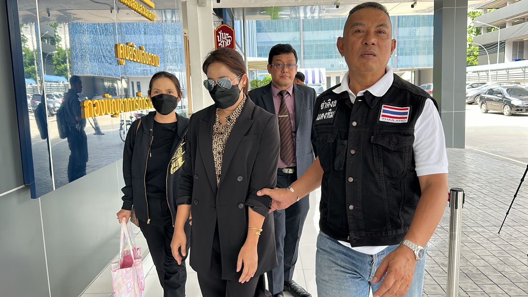 สาวร้องกองปราบฯ โดน "ทอม" คนสนิท หุ้นส่วนยึดบริษัททัวร์ หลังพบคบคนใหม่