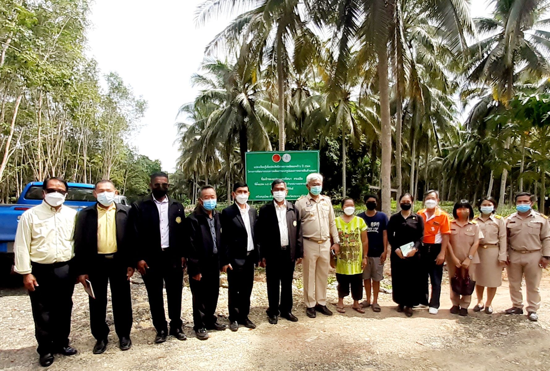 ผู้ตรวจราชการสำนักนายกรัฐมนตรี นำคณะตรวจโครงการส่งเสริมอาชีพประชาชน   และการก่อสร้างถนนในพื้นที่บางสะพานน้อย