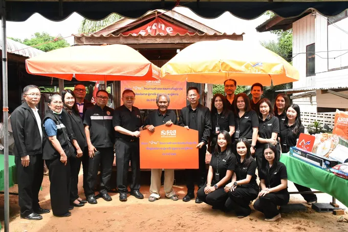 นายกเทศบาลเมืองศรีสะเกษมอบบ้านใหม่ ให้ผู้ยากไร้และผู้ด้อยโอกาส  และพัฒนาทำความสะอาดชุมชน 47 ชุมชน