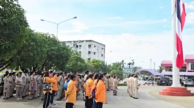 "เทศบาลนครอ้อมน้อย" จัดกิจกรรมรำลึกวันได้รับพระราชทานธงชาติไทย 