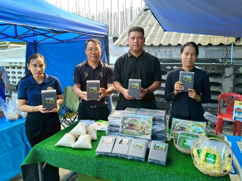 พาณิชย์อ่างทอง ดันเครือข่าย MOC Biz Club สร้างอาชีพ–เพิ่มรายได้ ผ่านตลาดธงฟ้า 