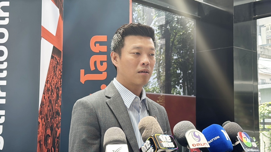 “ณัฐพงษ์” จวก TH-AI Passport ใช้งบ 1,600 ล้านไม่คุ้ม ชูโมเดลสิงคโปร์ปฏิรูปรัฐ หวั่นตีกรอบเสรีภาพ AI
