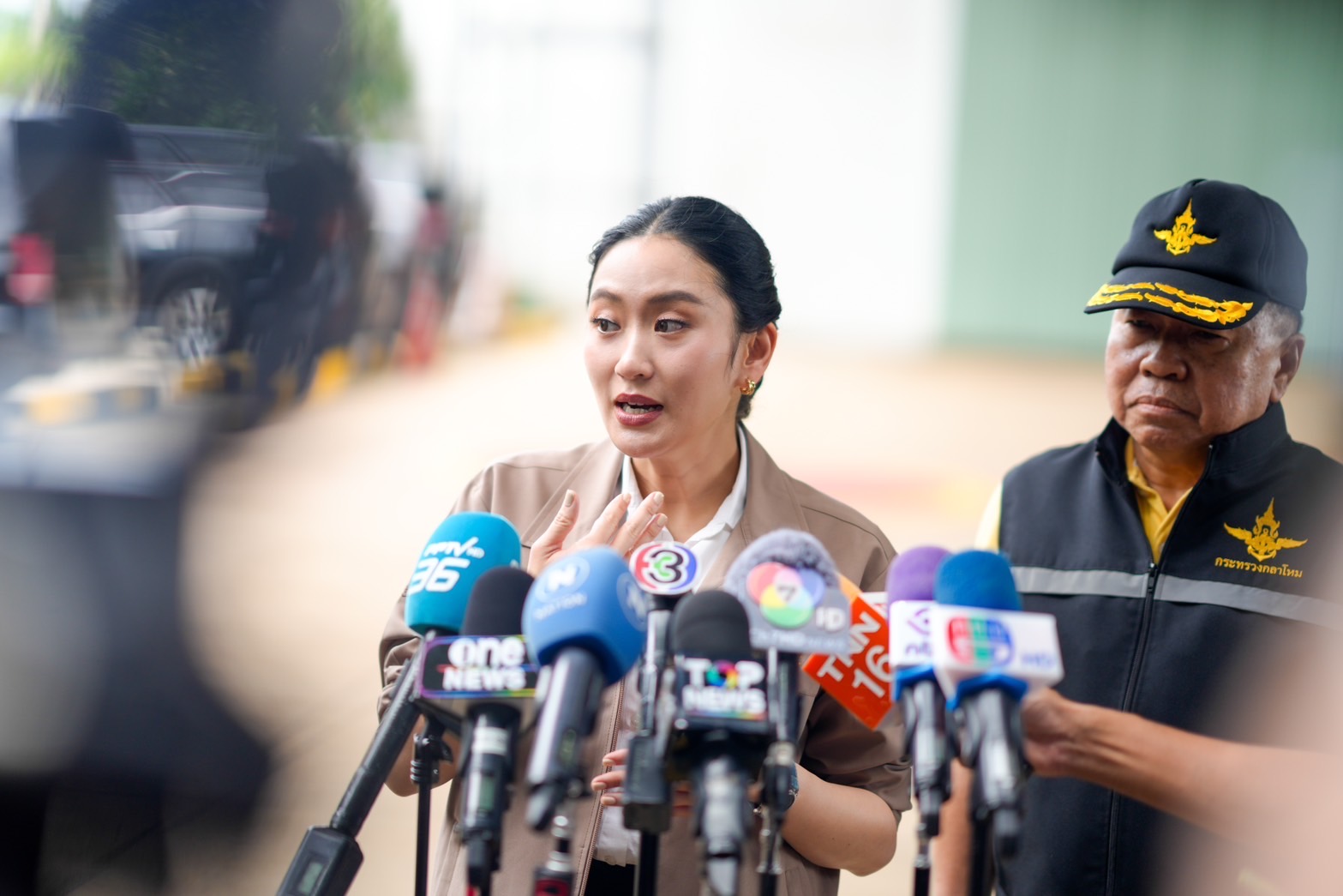 "อิ๊งค์" บอก  "3 พลทหาร" กำลังใจดี เผย กห. ดูมาตรการเยียวยา "รัฐบาล" พร้อมสนับสนุนน้ำดื่มเพิ่ม 