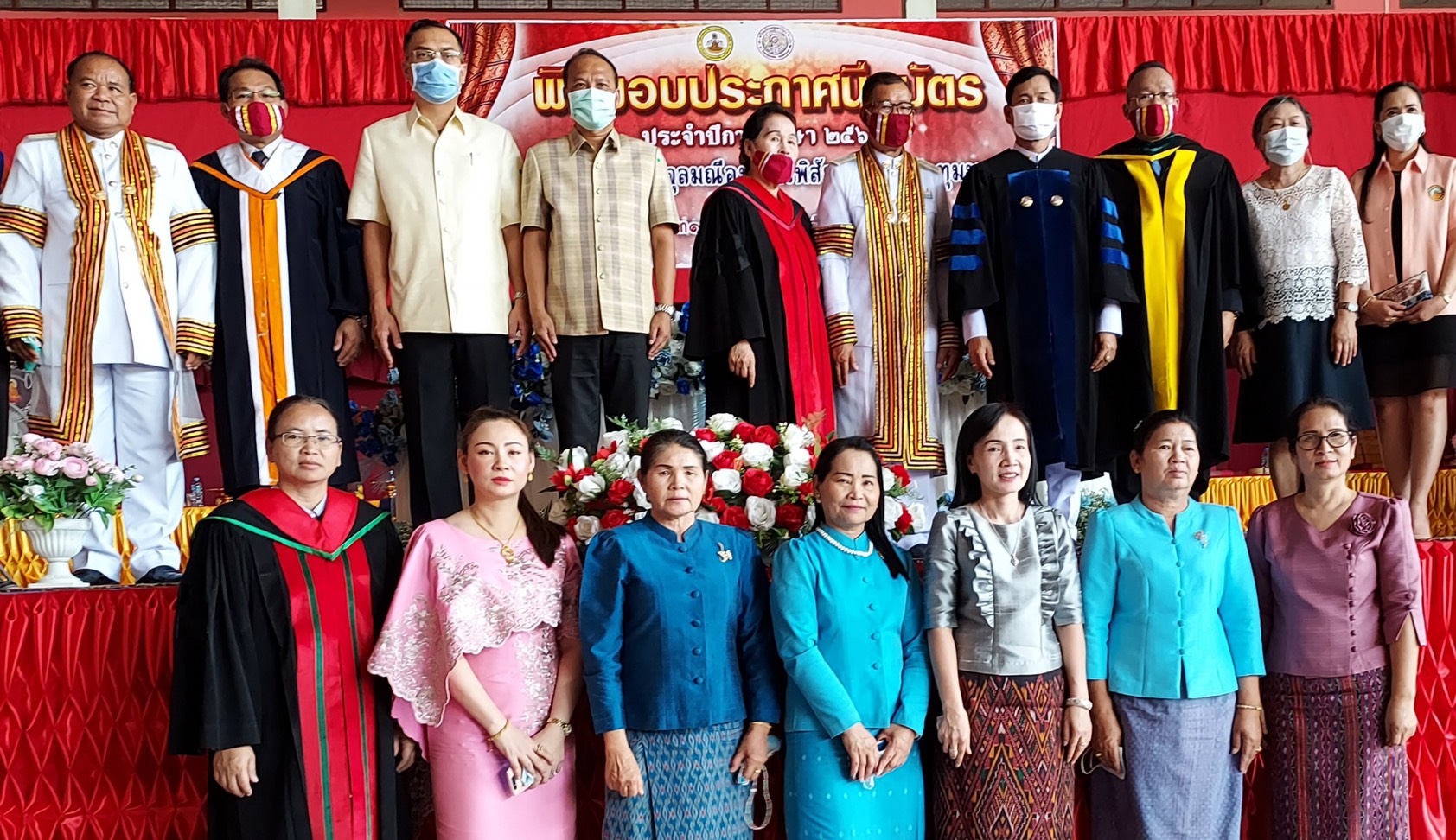 รองผู้ว่าฯศรีสะเกษ มอบประกาศนียบัตรแก่ผู้สำเร็จการศึกษาปีการศึกษา 63 รร.อุทุมพรวิทยา วิทยาลัยอาชีวศึกษาจุลมณีอุทุมพรพิสัย   