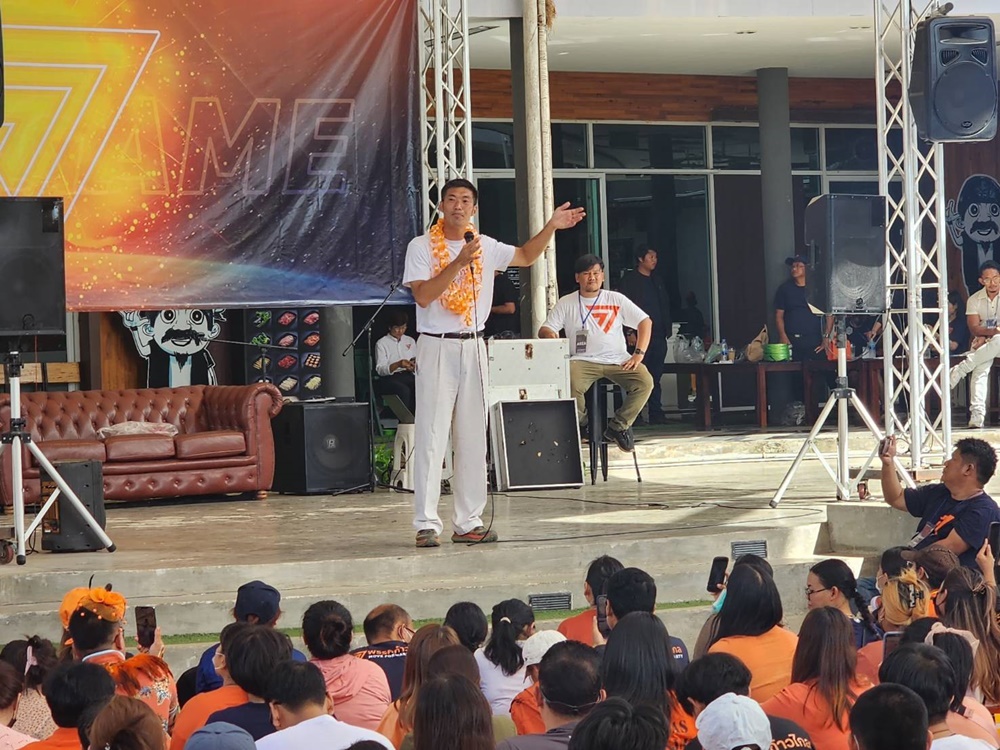 "ธนาธร" ลุยอ้อนขอคะแนนชาวระยองโค้งสุดท้าย ให้ช่วยกันจับตากลโกงเลือกตั้ง 