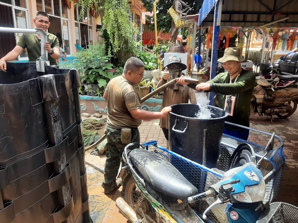 ทบ. เปิดจุดบริการจ่ายน้ำประปาสนามพื้นที่เชียงราย ดูแลระบบสาธารณูปโภคให้ประชาชน 