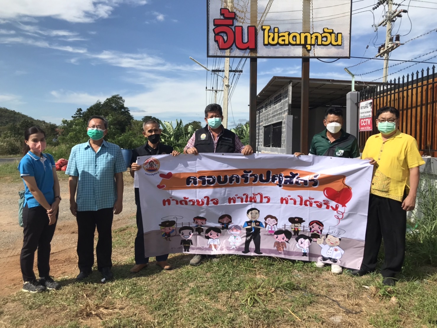  ปศุสัตว์จังหวัดลพบุรี ร่วมกับด่านกักกันสัตว์ลพบุรีตรวจสอบการปลดไก่ไข่ของฟาร์ม