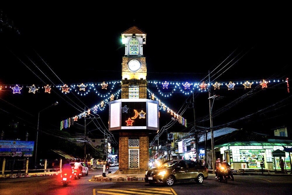  เทศบาลเมืองนราธิวาส ตกแต่งเมืองต้อนรับเทศกาลฮารีรายอ    