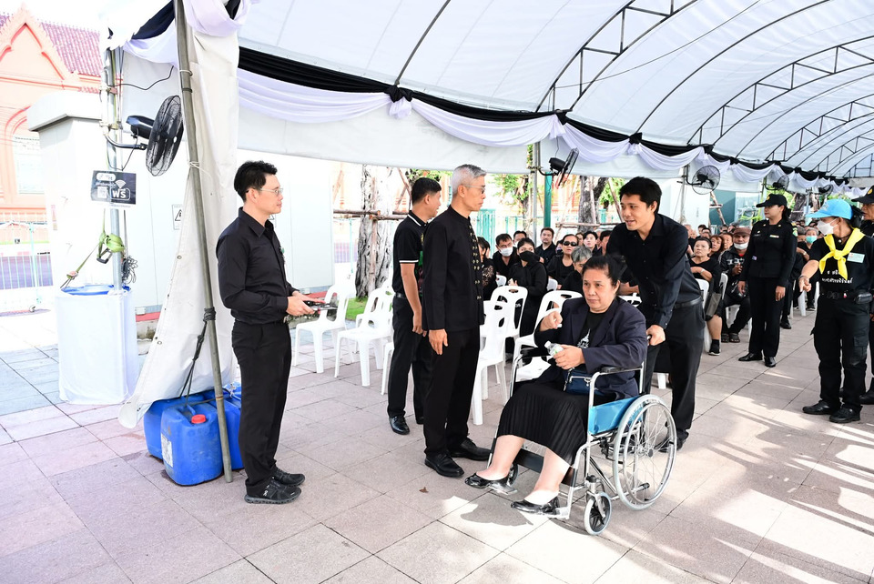 กทม.เผยยอดถวายสักการะ ‘พระพันปีหลวง’ วันเดียวเกือบ 4 พันคน เพิ่มจุดบริการ-ดูแลเข้มความปลอดภัย 