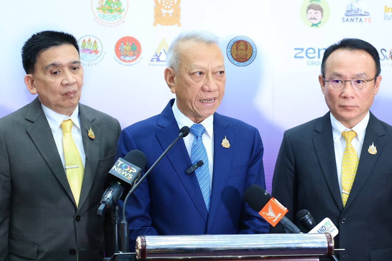 รมว.แรงงานวอนนายจ้างเห็นใจลูกจ้าง เข้าร่วมประชุมบอร์ดไตรภาคีบ่ายนี้ถกขึ้นค่าแรง 400 บาททั่วประเทศ  